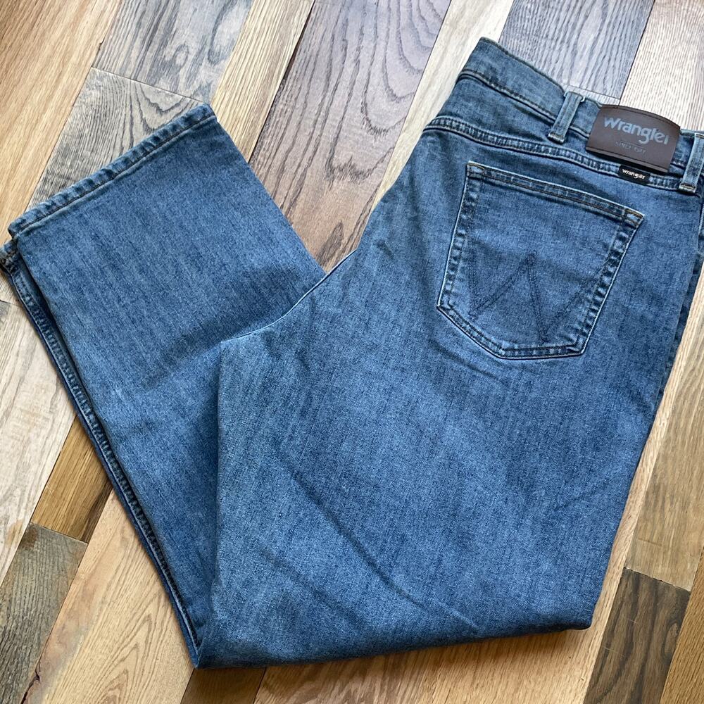 Wrangler Relaxed Fit Jeans Men's 38x31 Blue Straight Leg Stretch Denim